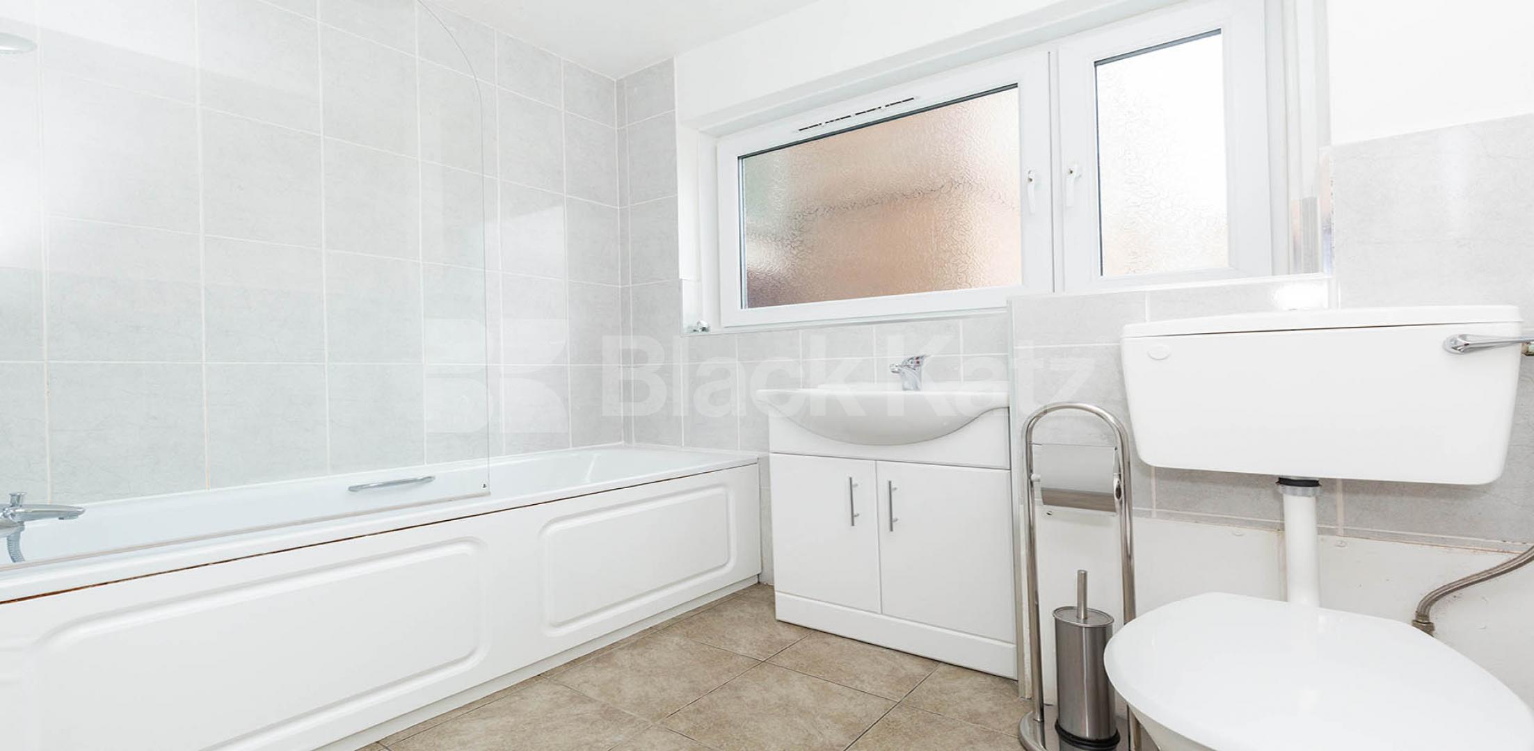 			4 Bedroom, 1 bath, 1 reception Apartment			 Patrick Connolly Gardens, Bow E3